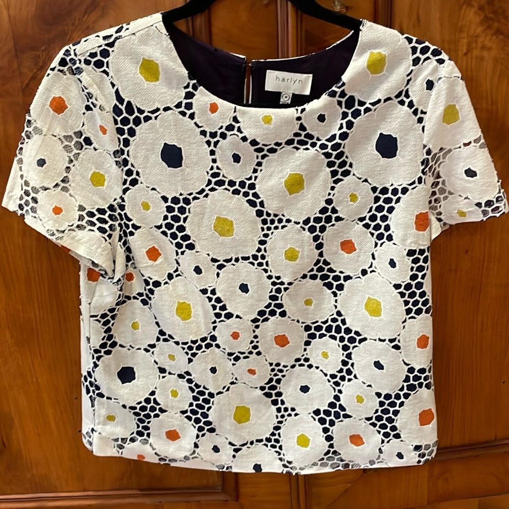 Ladies Harlan top size medium.